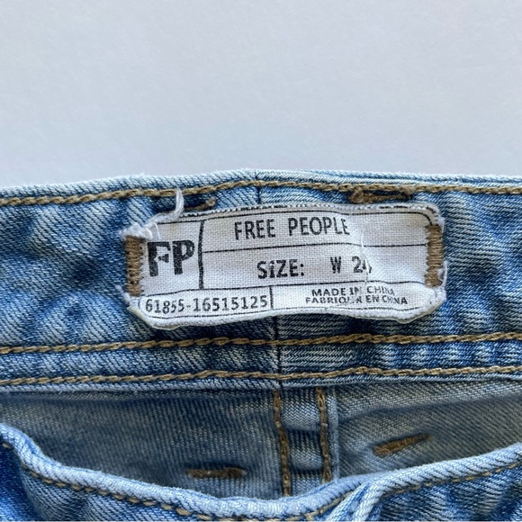 Free People Size 24 Jeans Low Waist Light Wash Frayed Hem - Picture 6 of 11